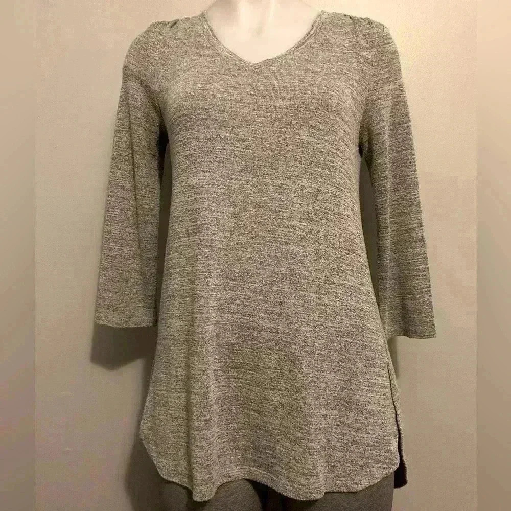 Cupio MP women’s heather grey sweater, longer in back, loose fit